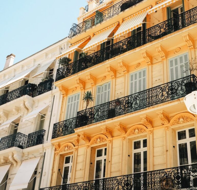 expression of quantity + à + infinitive