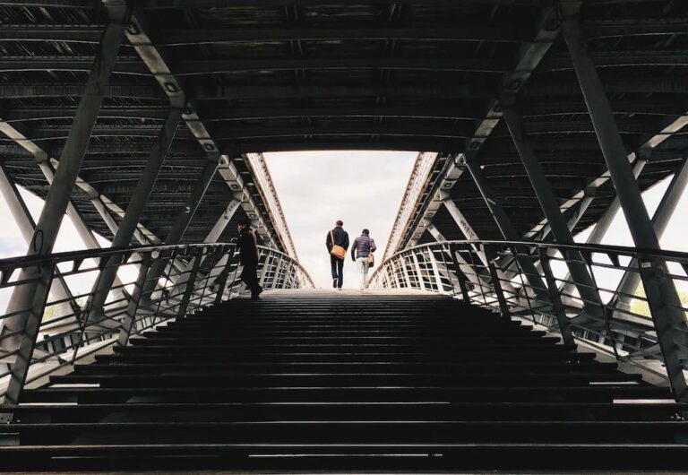 pronouncing the middle “e”