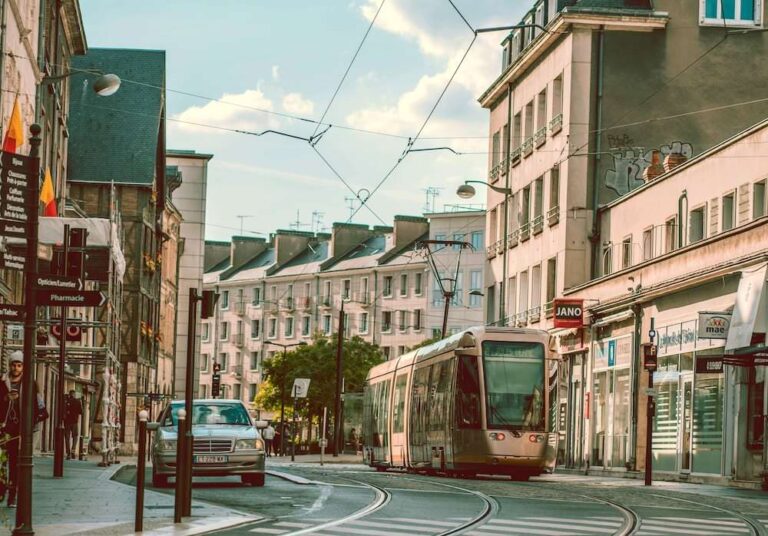 toujours vs encore for “still”